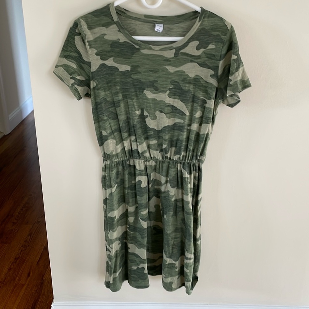 Old Navy cotton T-shirt, dress size small fatigue pattern